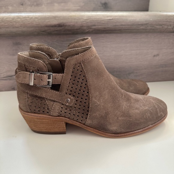 Vince Camuto Shoes - Vince Camuto Women's Pamma
Suede Block Heel Booties size 7.5